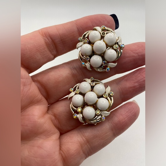 Charel Silver Tone White & Aurora Borealis MCM Clip On Earrings Vintage - Picture 4 of 6